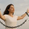 心の鎖を外すとき──疲れた心と体が取り戻す本来の自分